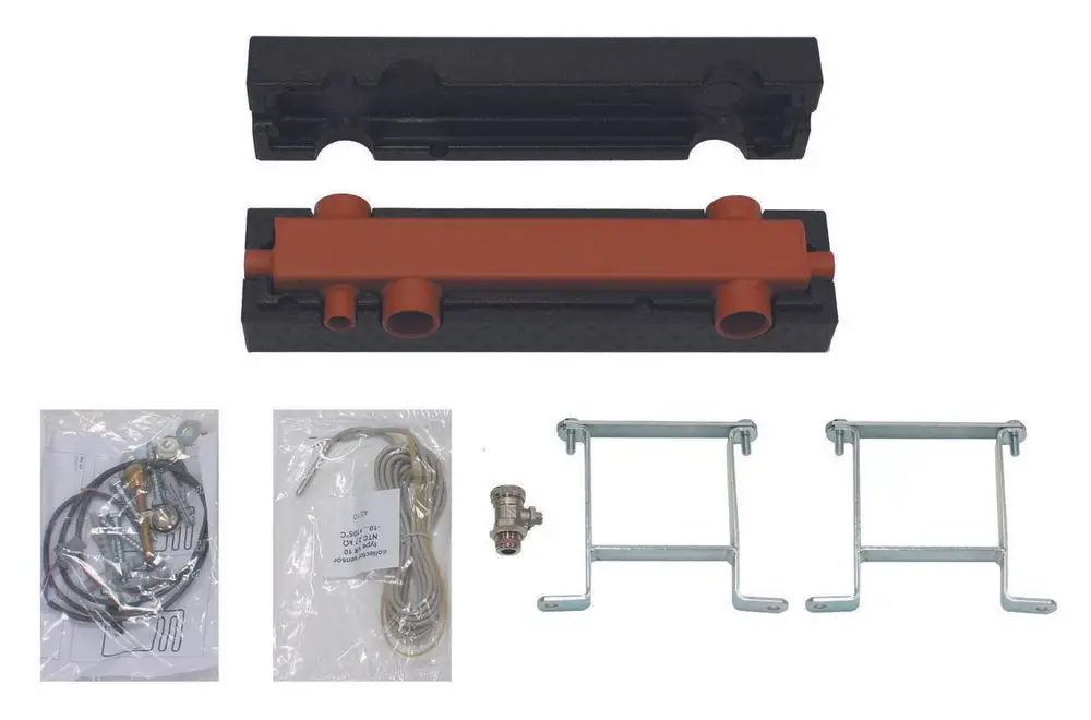 Hydraulische Weiche in schwarzem Kunststoff mit rotem Element, Zubehörteile in Tüten, inklusive Halterungen und Kabel, hergestellt von Vaillant.